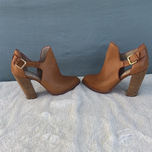 EUC Elizabeth and James Tan Ankle Booties with Buckle Strap Size 6 - Picture 3 of 9